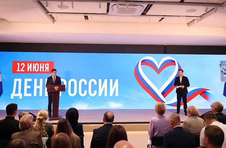 🇷🇺 В День России Олег Кожемяко вручил  награды жителям Приморья

Сегодня в филиале Национального ц