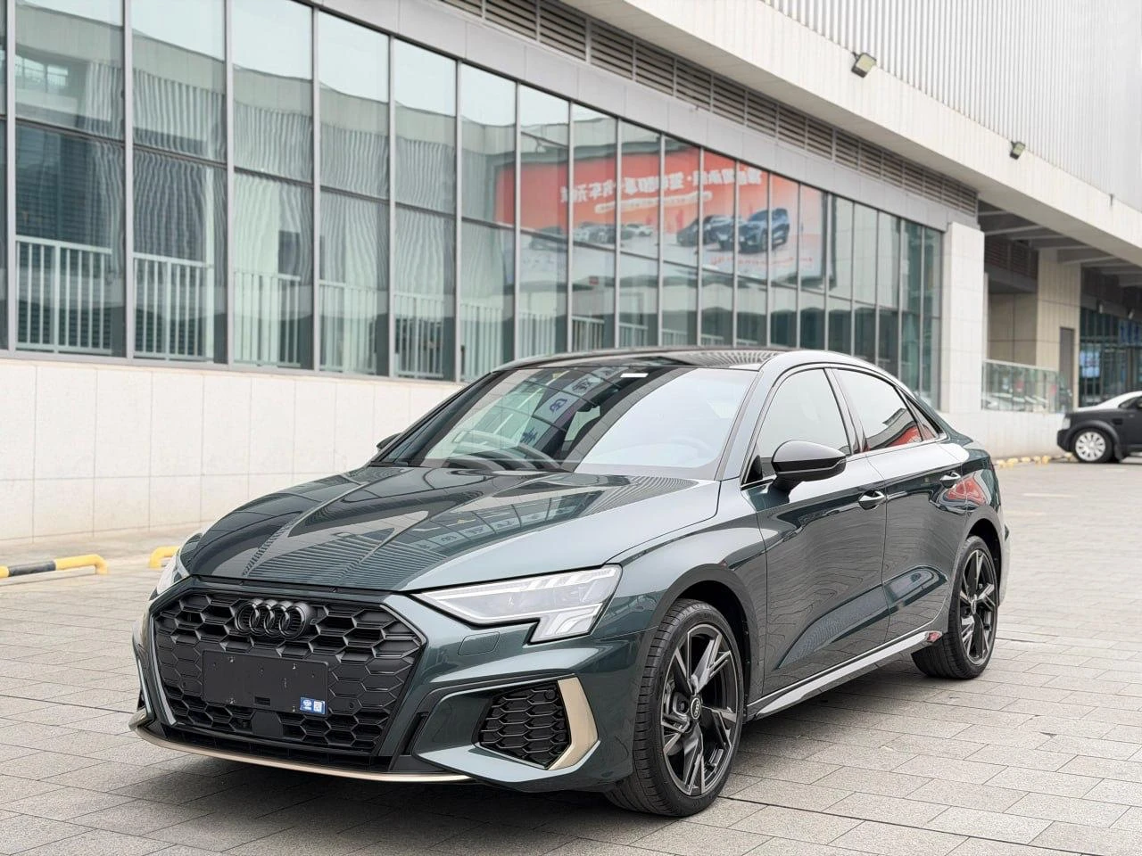 Автомобиль: Audi A3L