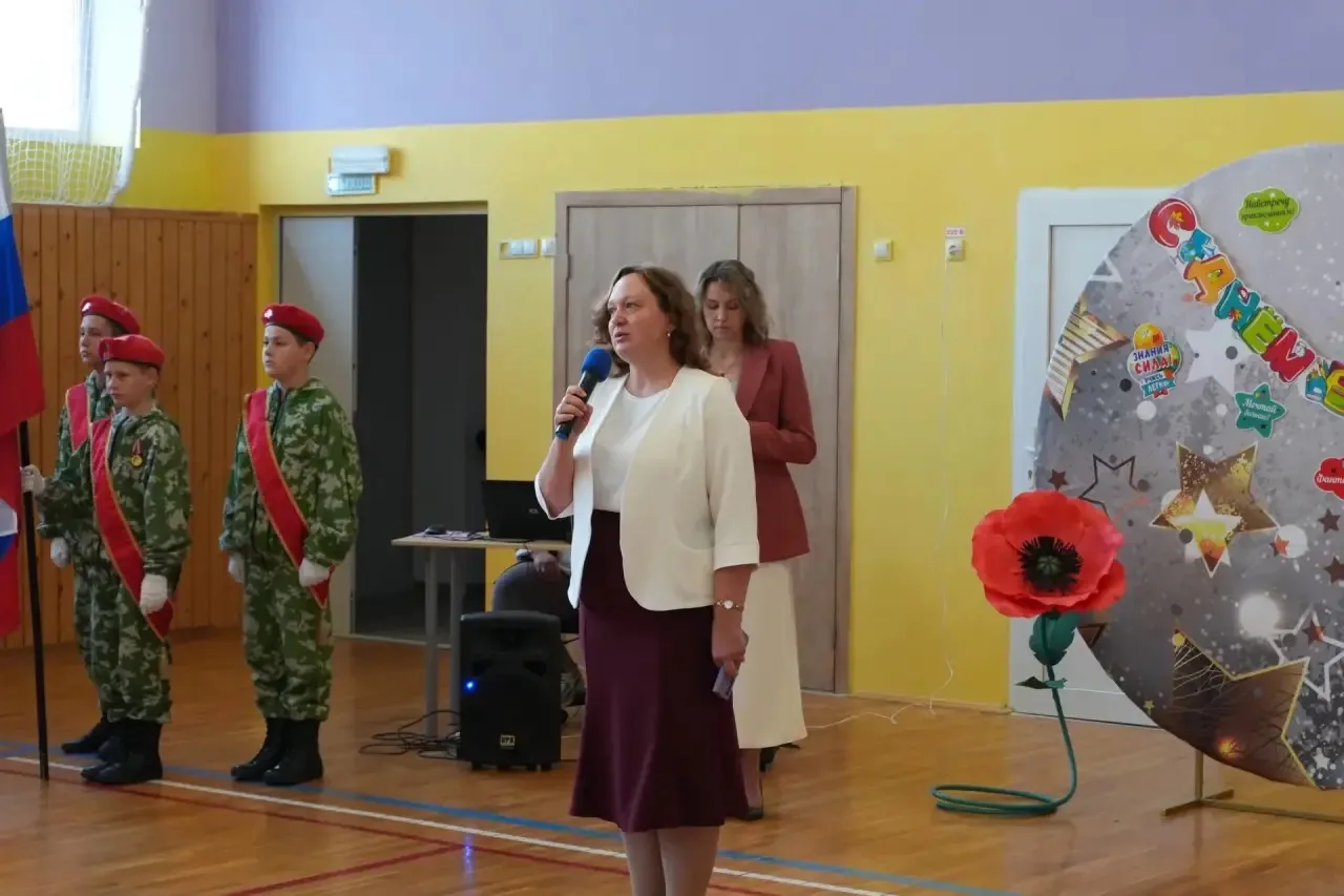 🔔Праздничные линейки открыли День знаний в начальной школе. Звучали поздравления от ди...