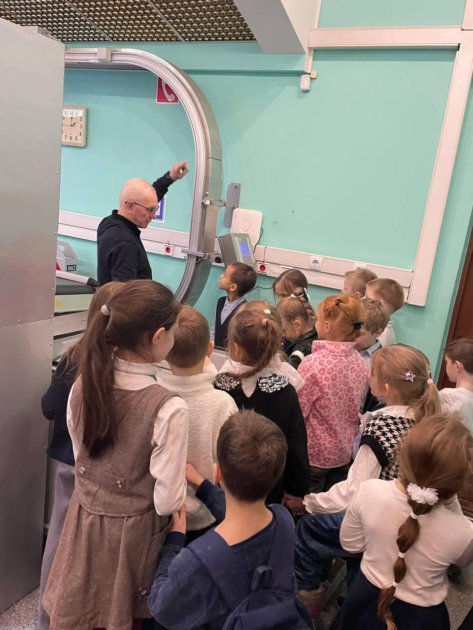 Ученики 1Г посетили Центральную городскую деловую библиотеку 📚🏛  Вместе с классным руководителем Шуп