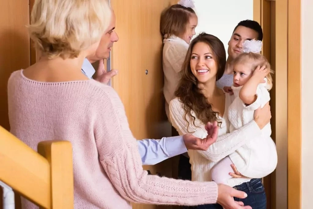 🚼 В гости с малышом: инструкция по применению для современных родителей