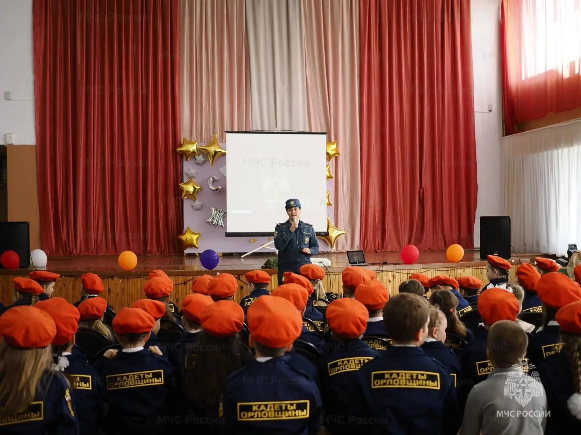 📍Всероссийский урок: сотрудники МЧС России напомнили детям, как действовать при звуке ...