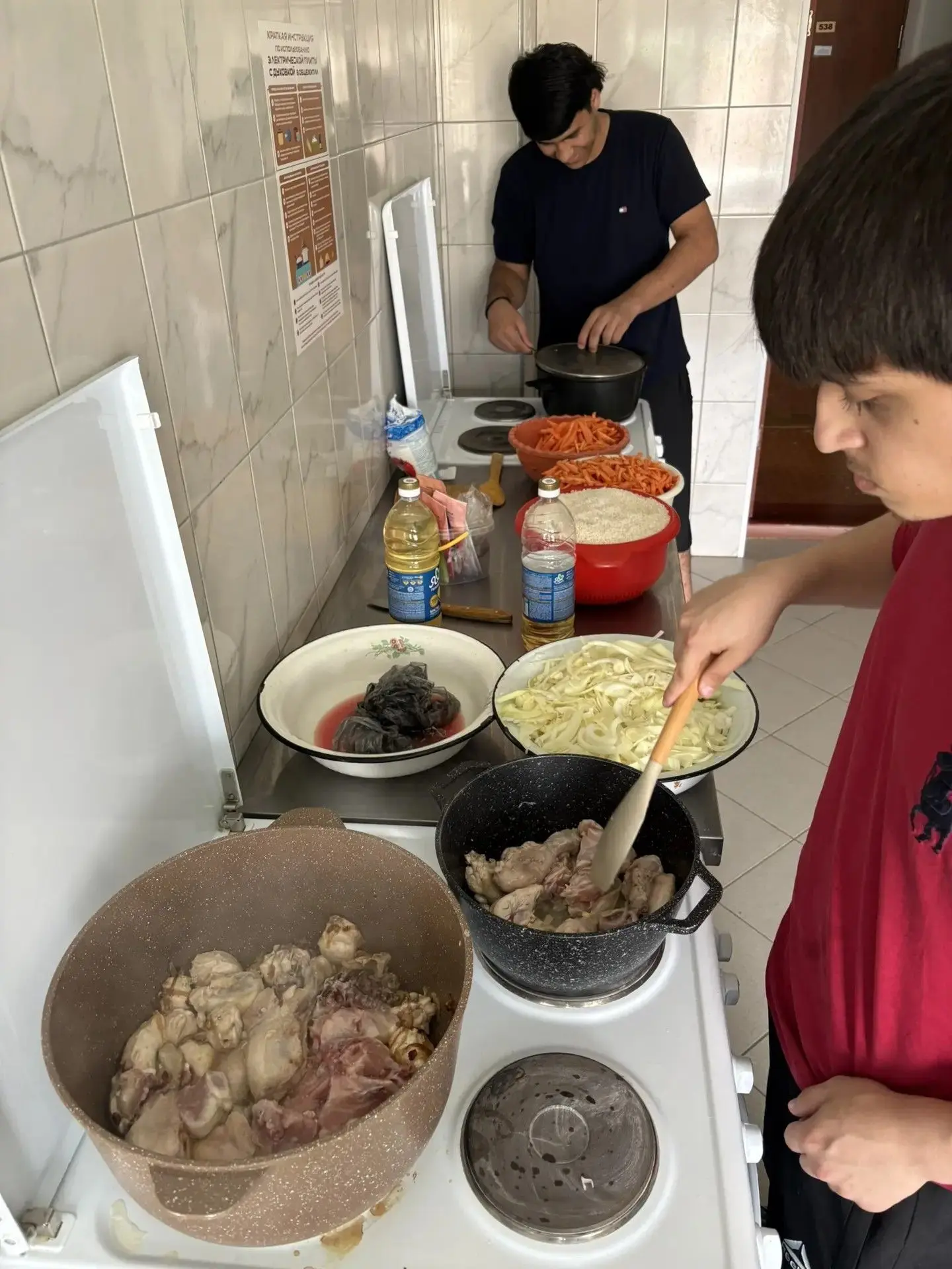 И ИНТЕРЕСНО, И ВКУСНО!

⚡ В общежитии прошёл День Таджикской кухни. 

🥄Студенты готовили традиционн