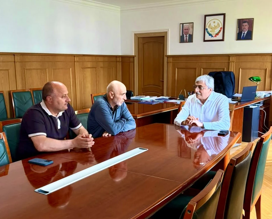 🌍Глава Новолакского района обсудил с отцом участника СВО проблемы инфраструктуры