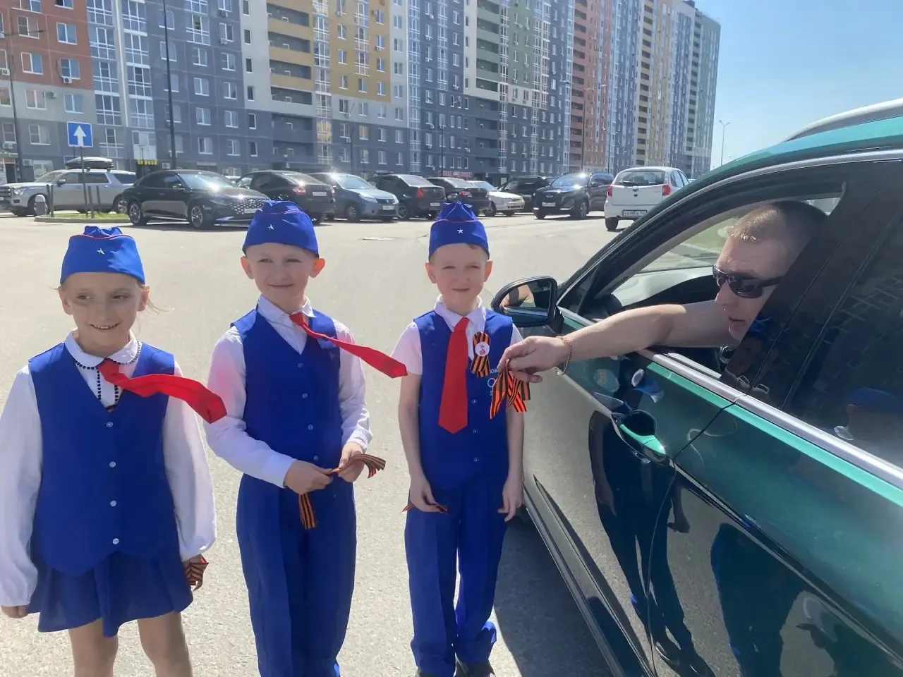 🚦 ЮИД «Светофор» — помним и благодарим! 🎗️  Отряд ЮИД «Светофор» присоединился к акции «Георгиевская