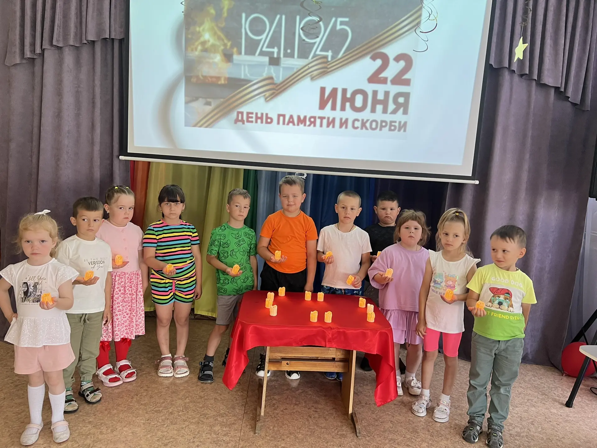 📌Сегодня в нашем детском саду, в подготовительной группе, прошел День памяти и скорби. Мы вместе по