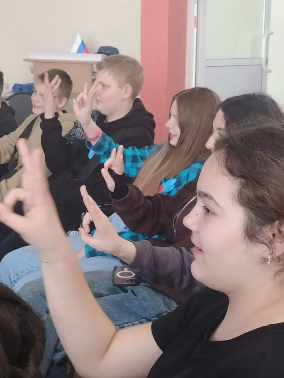 НЕСЁТ ЛИ КРАСНЫЙ ЦВЕТ УДАЧУ? 🤔 Юбилейный слёт лидеров в школе №21 собрал активистов 31 марта. День н