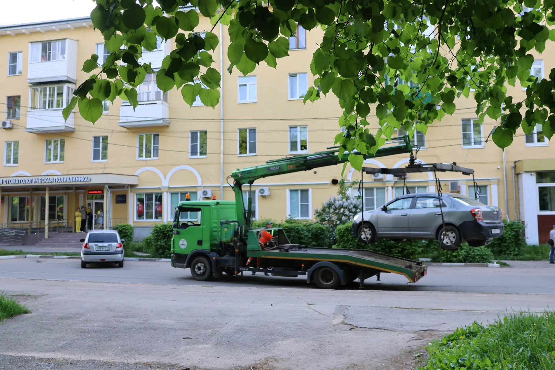 Обращайте внимание на знаки!  В Новомосковске продолжаются рейды по выявлению и эвакуации транспорта