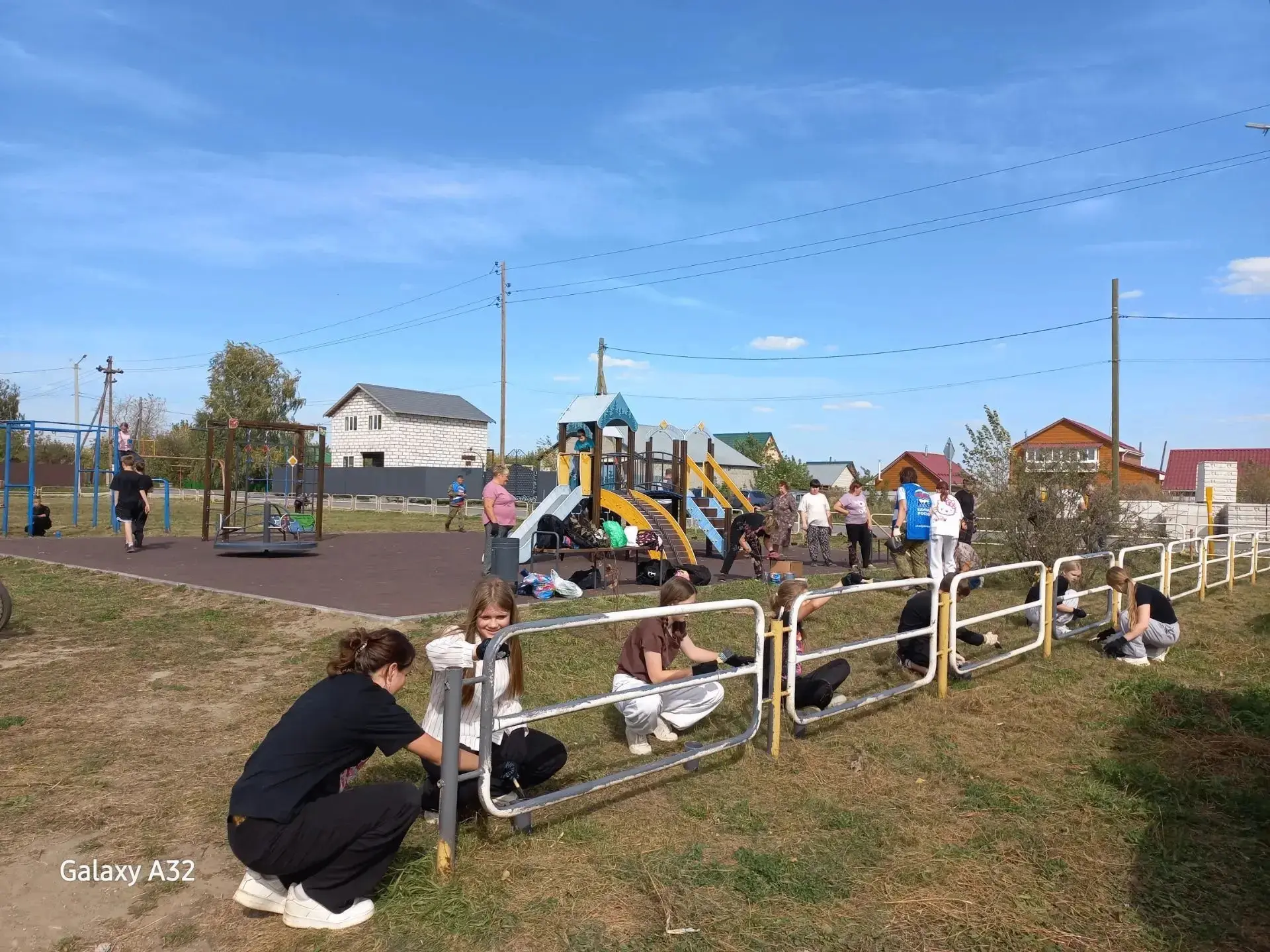 В селе Еманжелинка завершено благоустройство детской площадки и проведен общественный с...