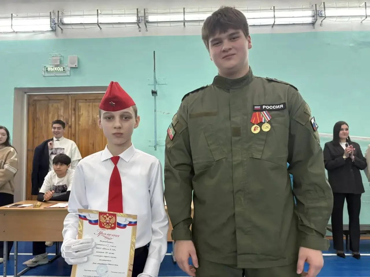 Смотр строя и песни 6–7 классов 🎖️  📌Учащиеся 6-х и 7-х классов приняли участие в традиционном смотр