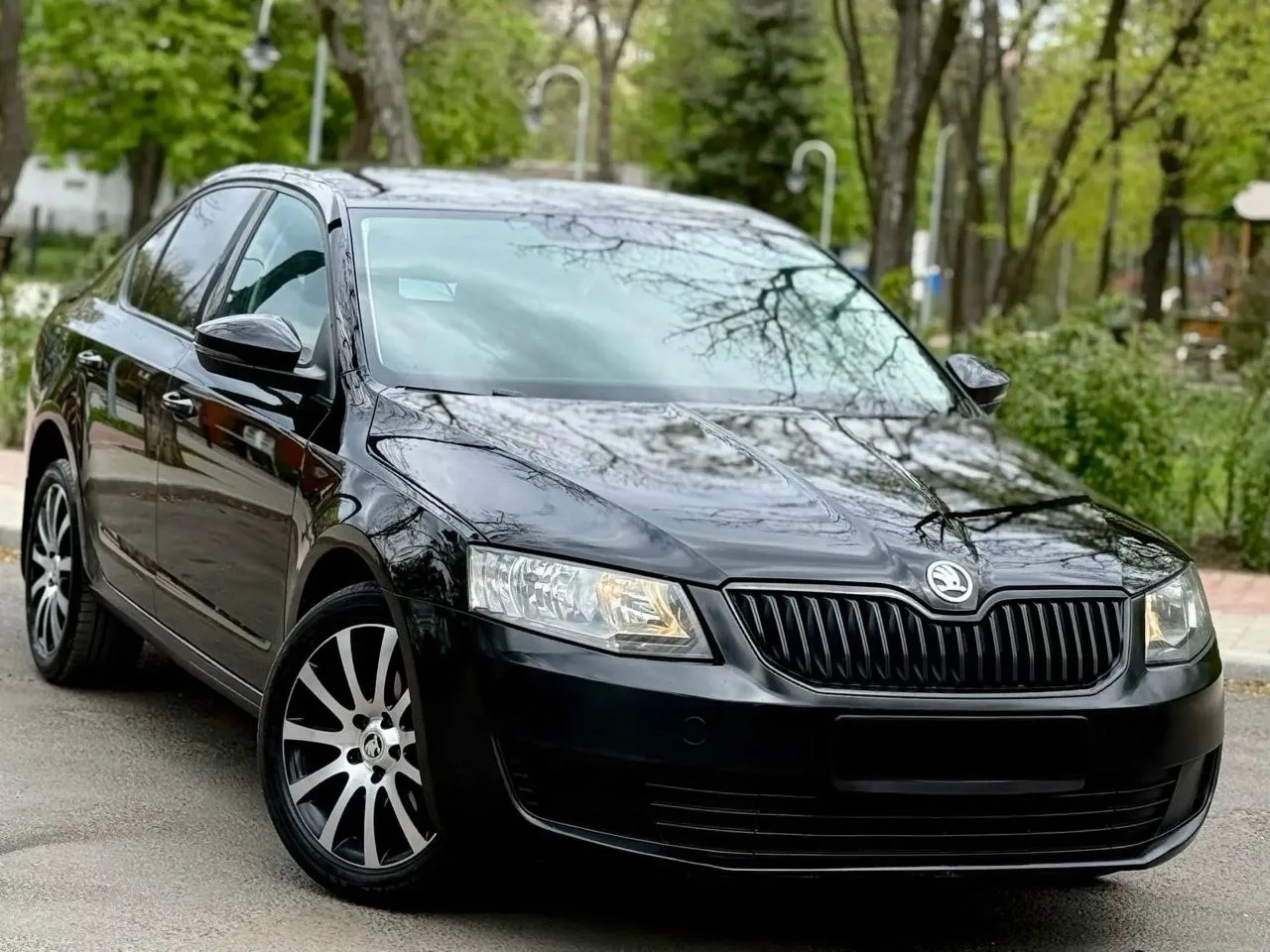 Продам личный автомобиль 2015 года 1.6 автомат айсиновская коробка,ремень ролики замене...