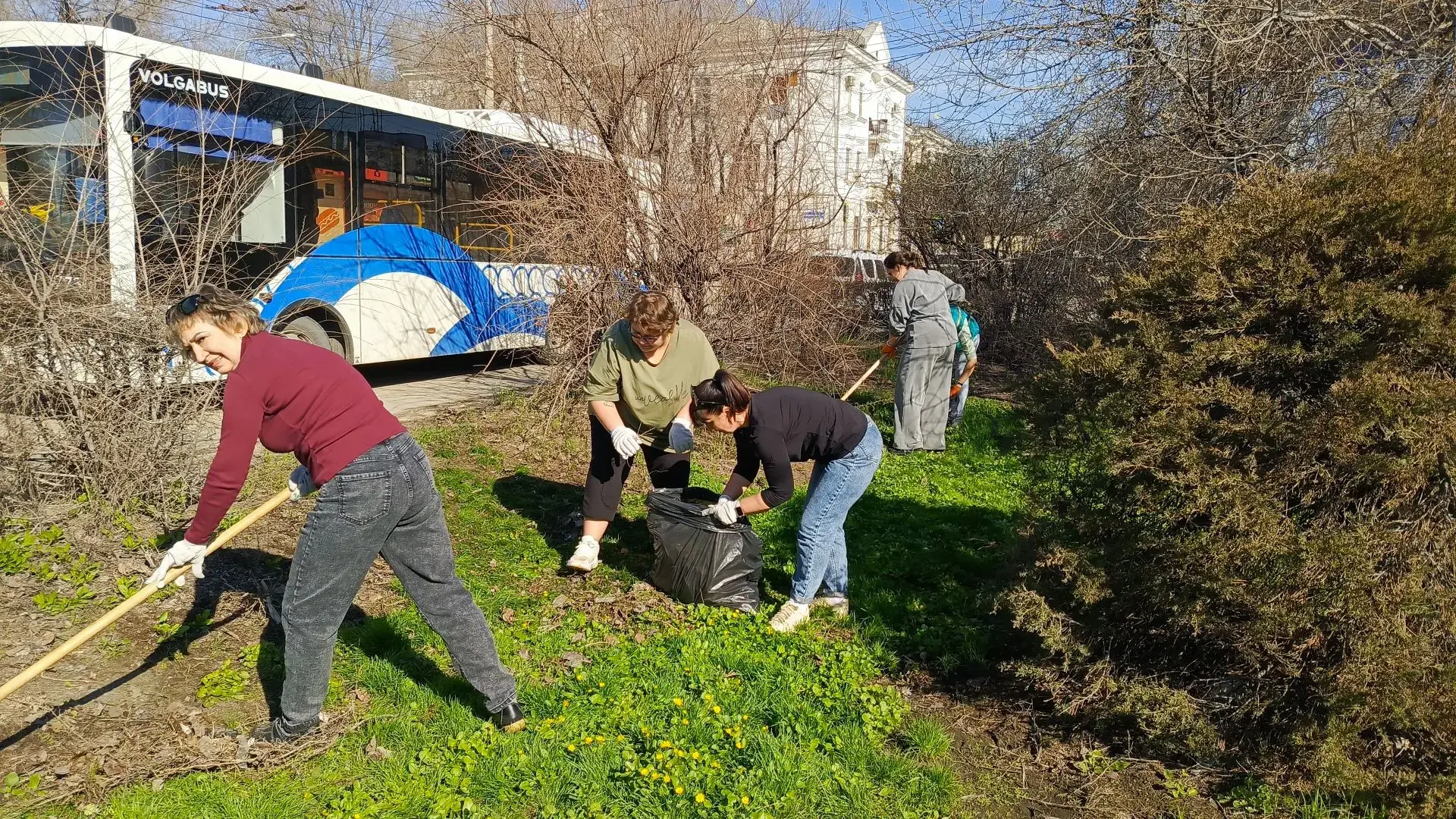 🧹 Сотрудники «Концессий» вышли на весеннюю уборку Волгограда  В Волгограде стартовал месячник по бла