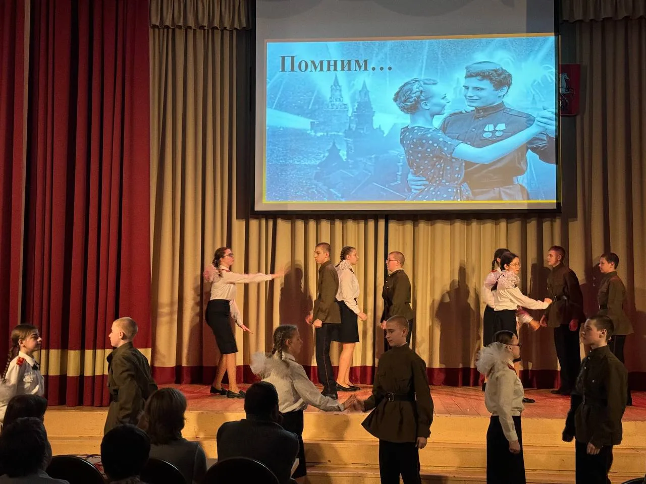 🎶 С песней к победе  🕊️ 🕊️ Мы продолжаем делиться выступлениями в нашей школе ко Дню Победы.  Ребята
