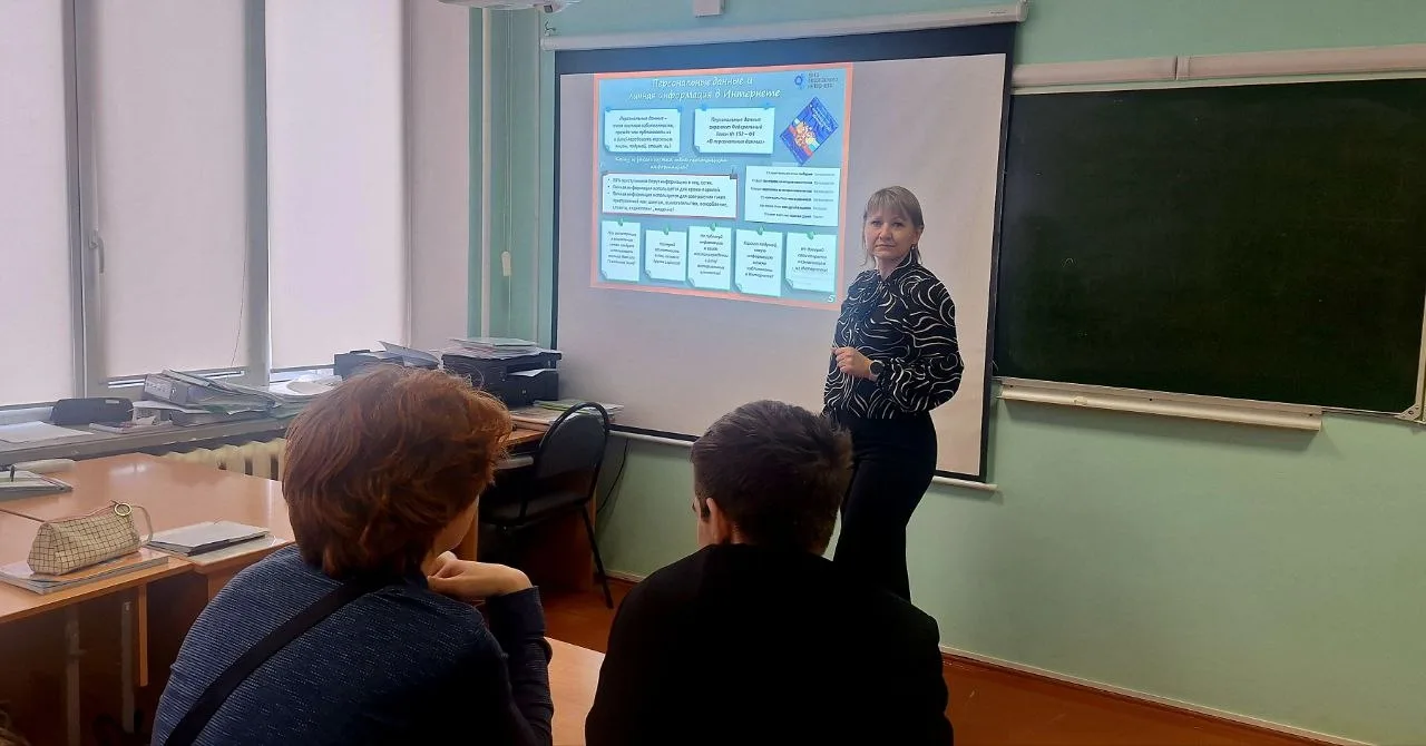 🚨 Месячник безопасности продолжается! 🚨    💻 Ученики 10 "А" познакомились с правилами безопасной раб