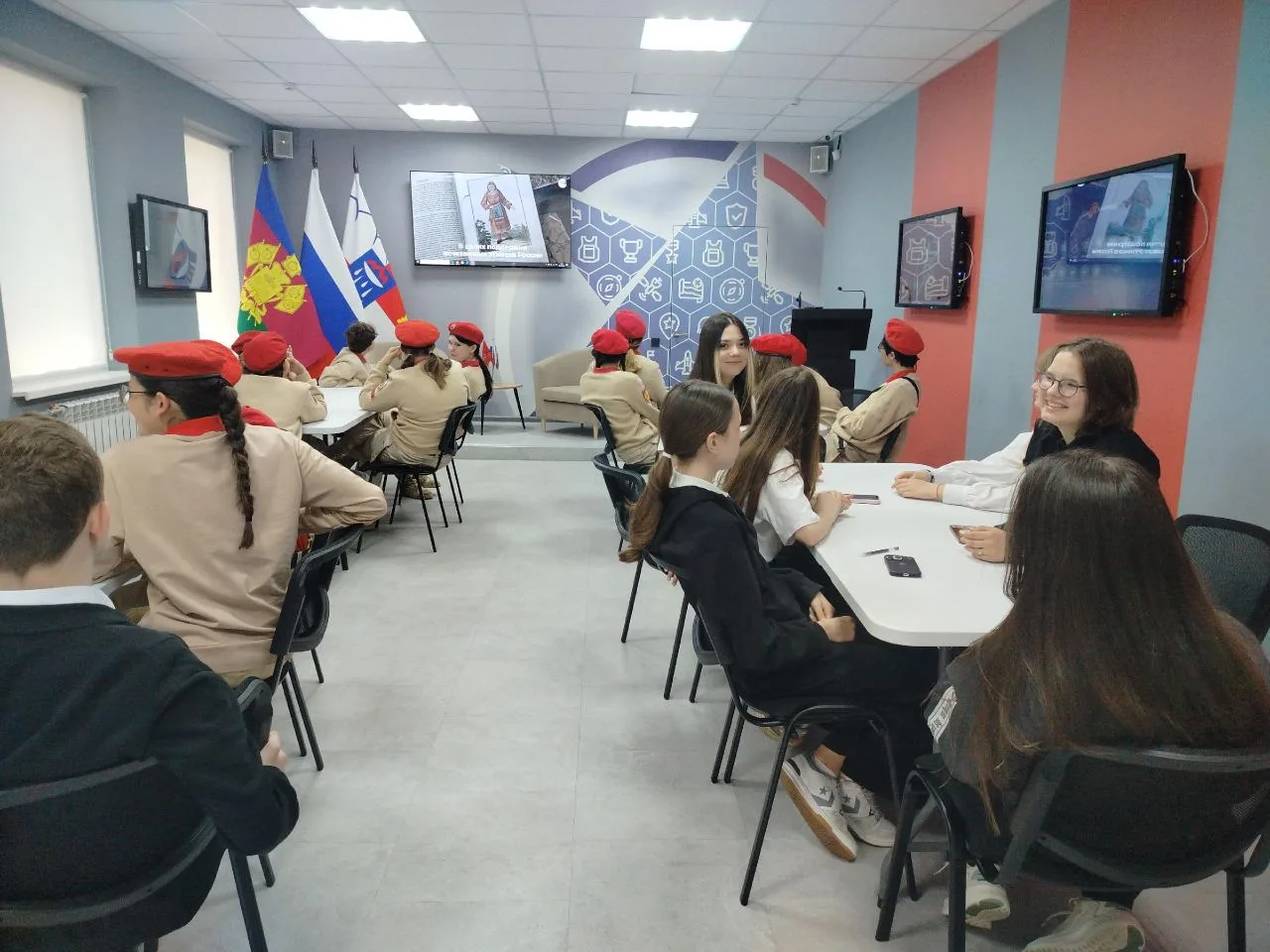 🇷🇺 День коренных малочисленных народов: Этноквиз в Доме Юнармии! 🇷🇺  В Доме Юнармии прошел Этноквиз,