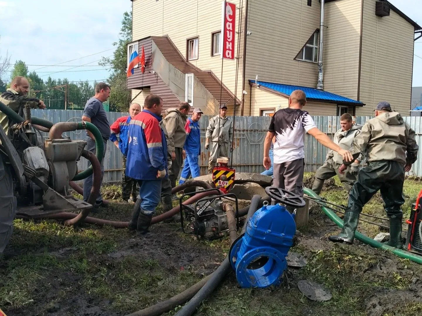 🔧Специалисты «Горводоканала» оперативно меняют задвижку на трубопроводе по улице Ладож...