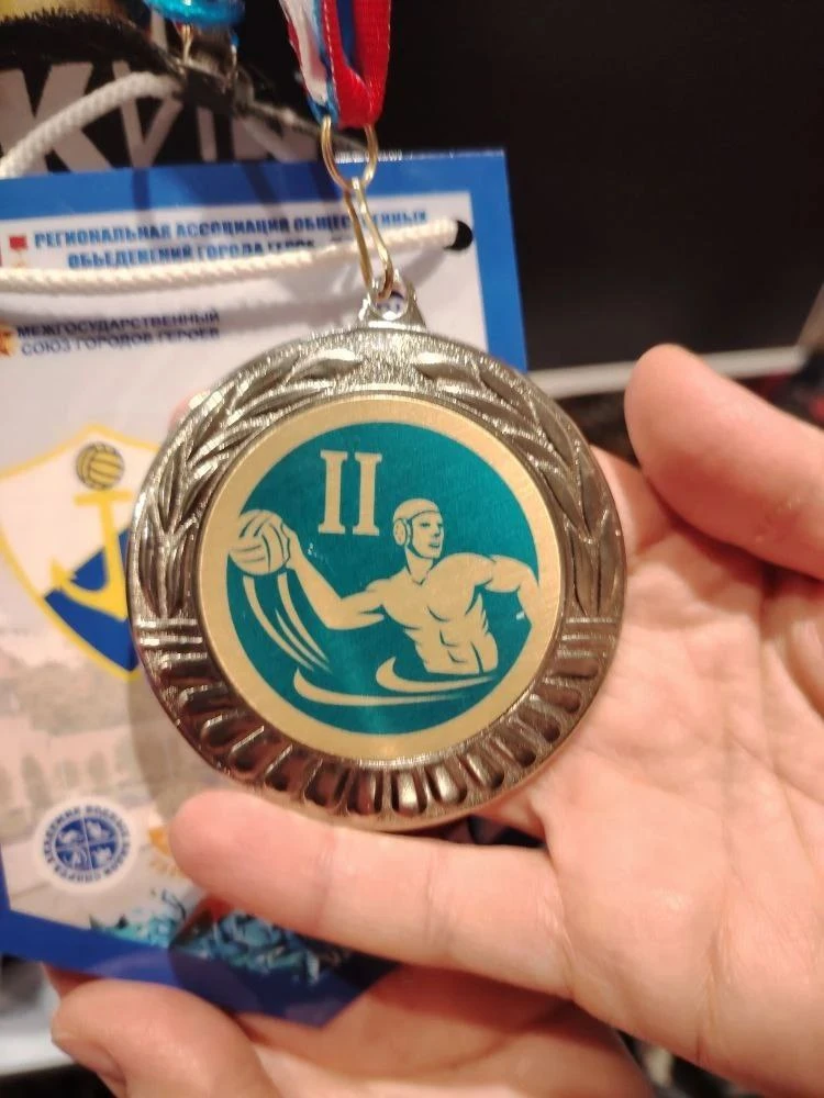 Талантливые спортсмены 1581! 🤽🏻‍♀️  Спешим поздравить Ивана Ройченко из 7В класса с великолепным дос
