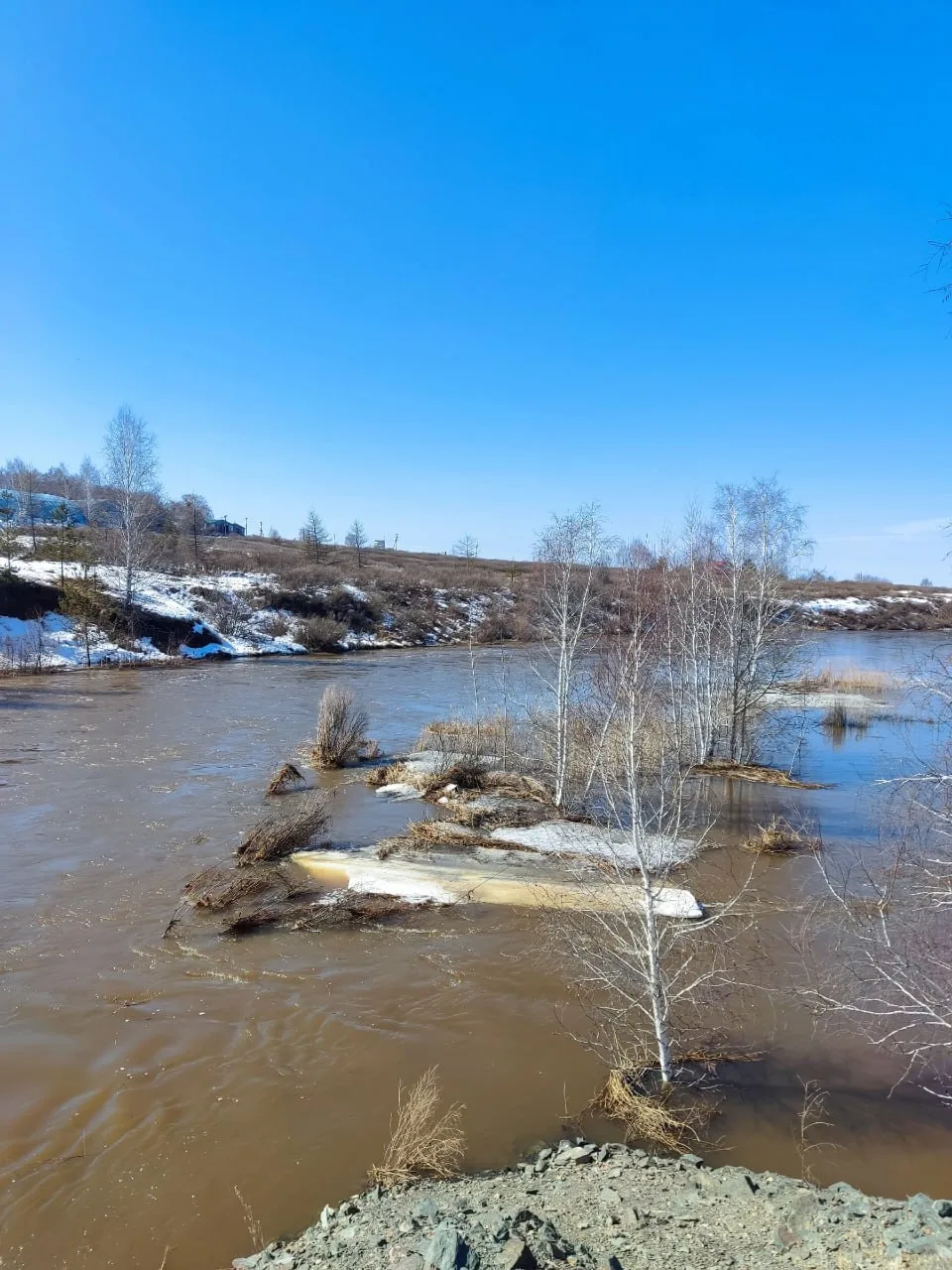 🌊 Аркаим оказался отрезан водой из-за разлива рек  В Брединском районе начался сезонный разлив рек Б