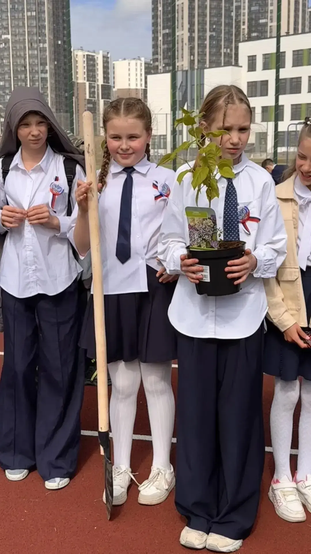 🌿 Аллея выпускников: первые деревья посажены! 🌿