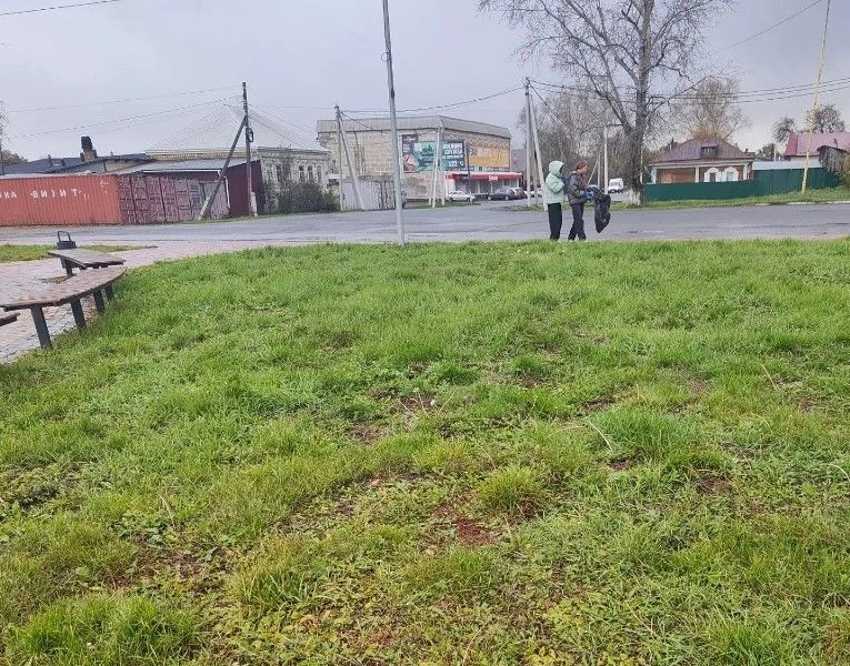 🍁 Финальный аккорд чистоты. В Таре стартовала осенняя смена трудового отряда!