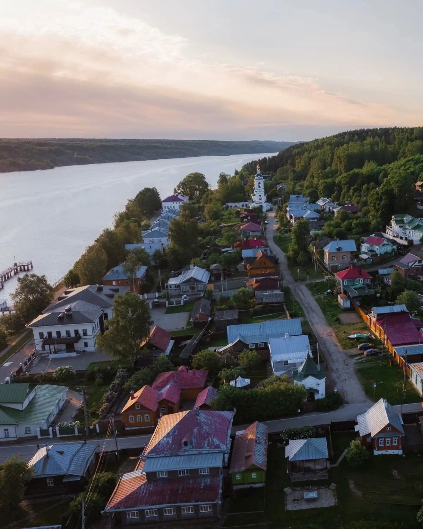 Рассматриваем Плёс с высоты через объектив

📸: zolotoe_koltso

🗺️ 57.460583, 41.512263

#Ивановска
