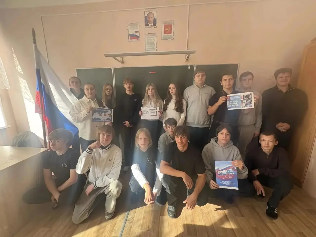 ‎🍁🇷🇺 30 сентября в нашей школе прошли классные часы "Возвращение домой", посвящённые...