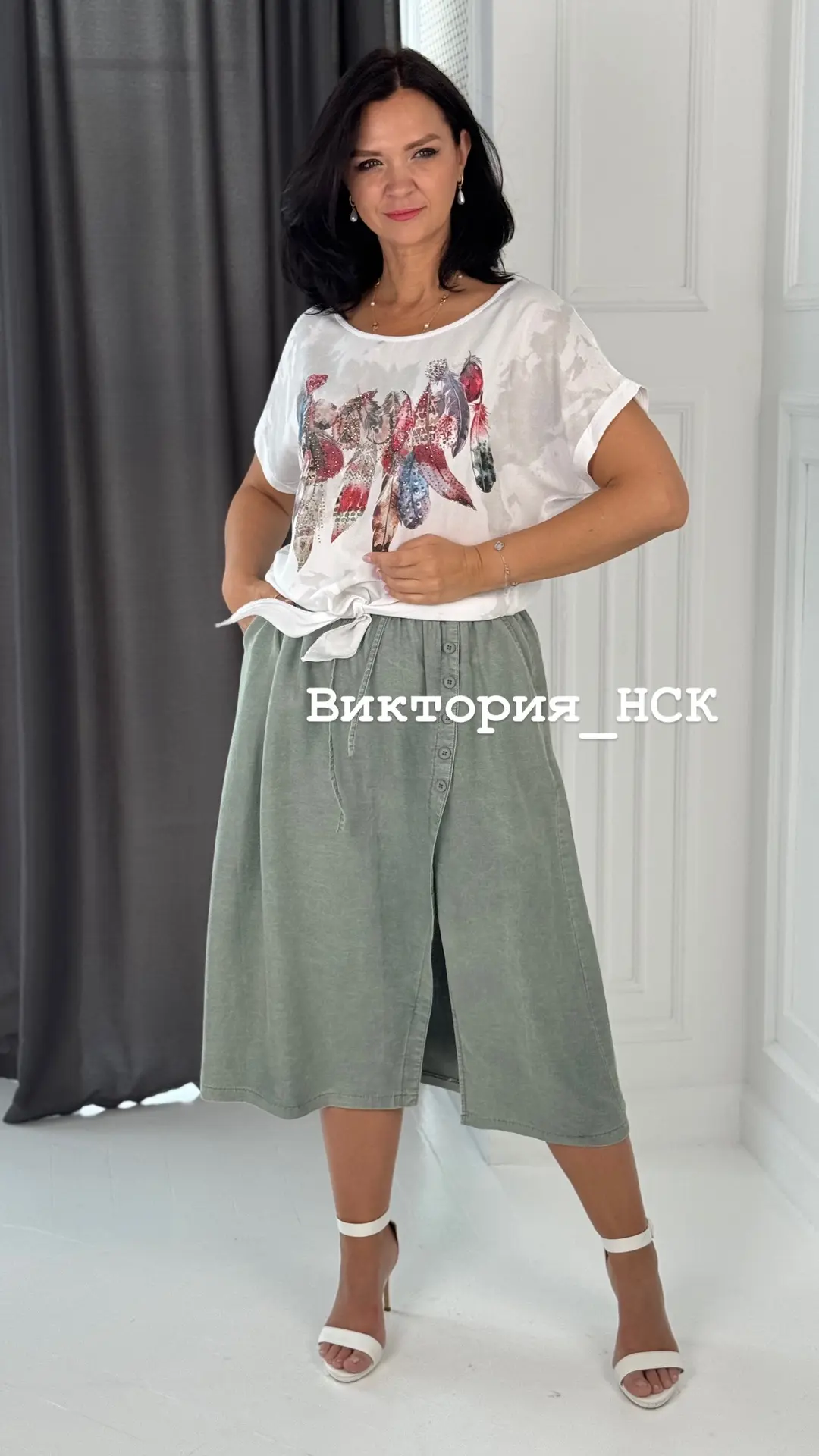Лёгкий ,комфортный образ.

Невесомая блуза-штапель.
Размер единый 46/52.
Цена-2400₽.

Лёгкая ,комфор