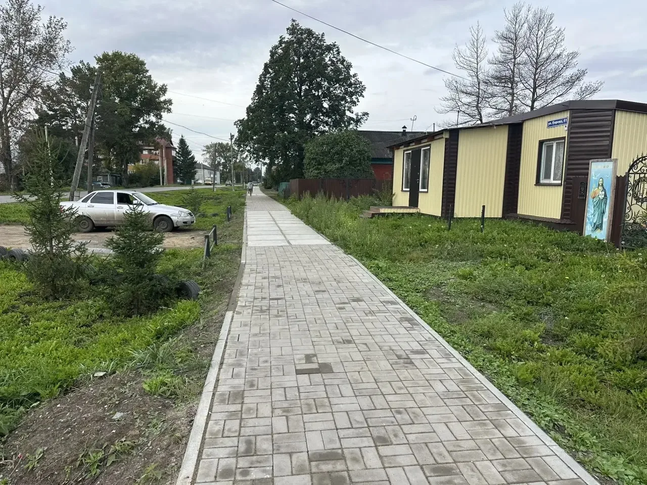 В Омской области по иску прокуратуры района администрация обустроила тротуары