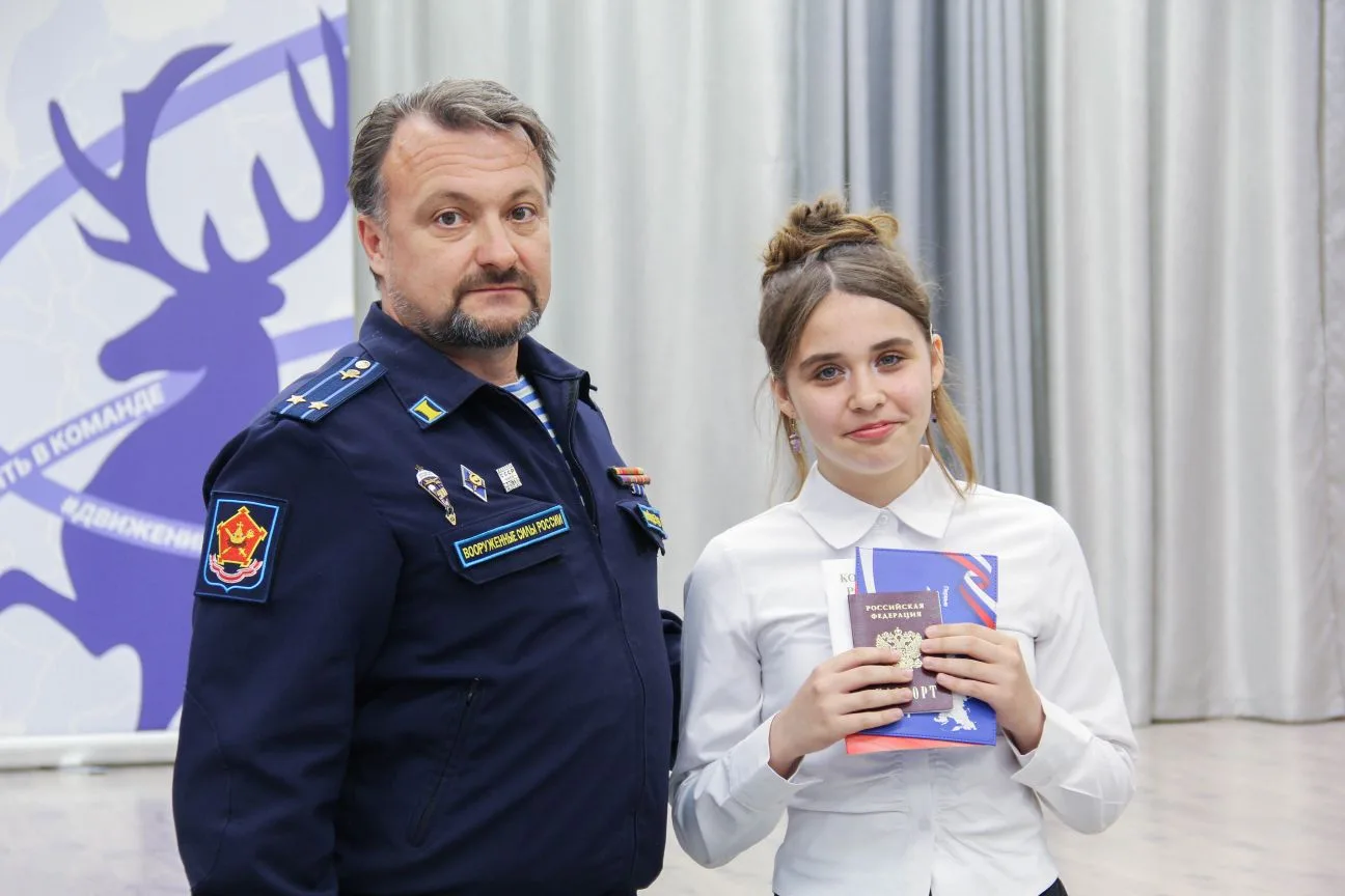🇷🇺 Мы — граждане России! Юные таланты Ленинского района получили паспорта 10 июня на базе МАОУ «Ли