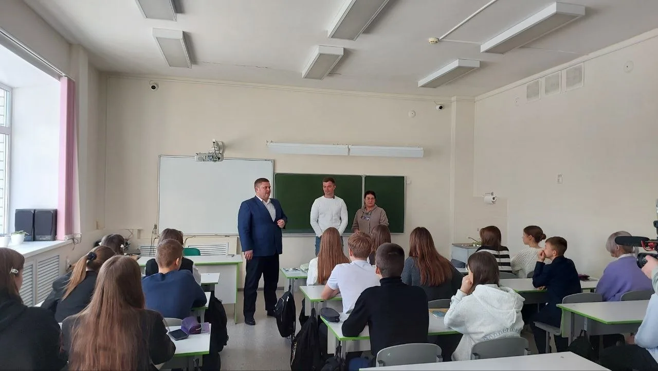 🧪 Образование на практике: занятия школьников совместно с представителями завода «Мирослава» на базе