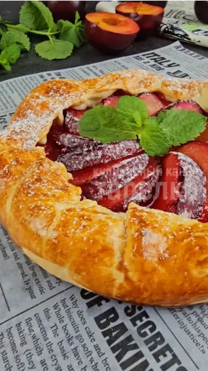Осень в самом разгаре. Значит пора готовить вкуснейшую осеннюю галету со сливами