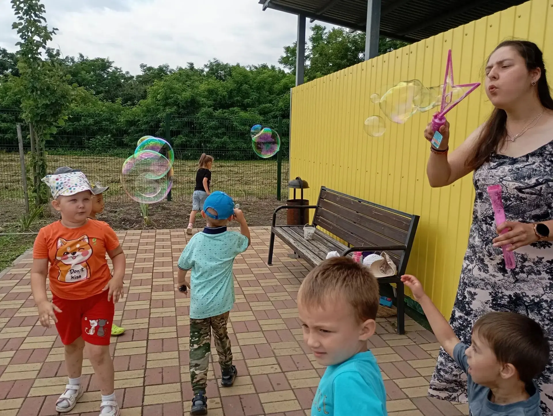 🎉 В старшей группе прошел незабываемый "День мыльных пузырей"! 🎉