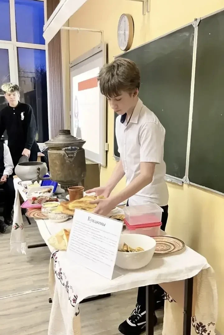 В 7-х классах прошёл кулинарный мастер-класс! 🍽️  Ребята приготовили дома национальные блюда: осетин