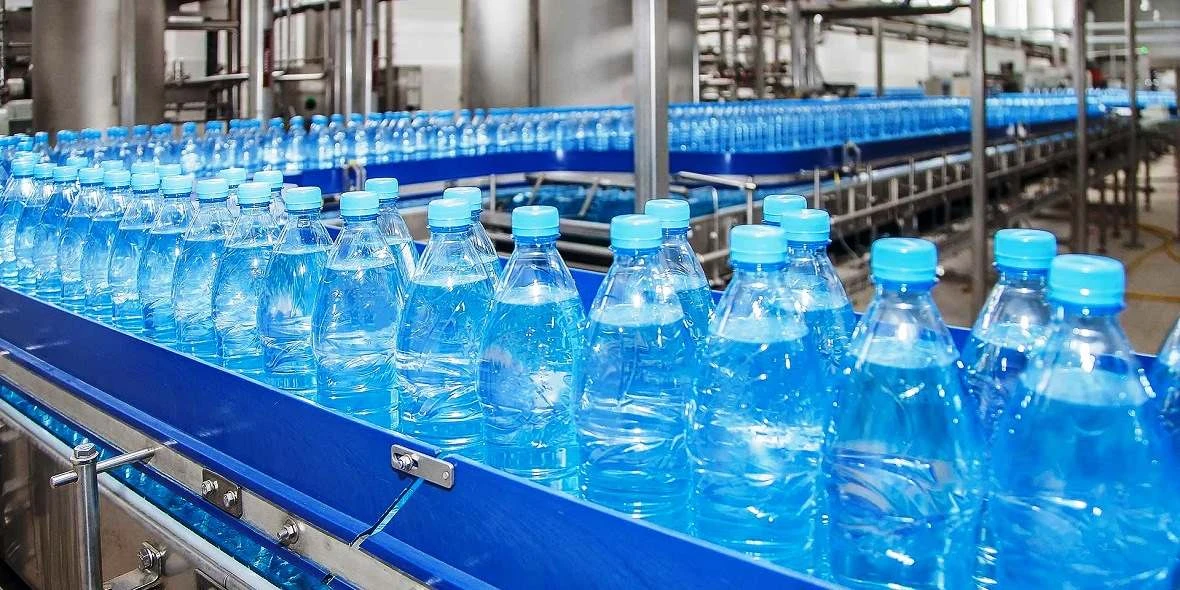 На постоянную работу на завод по розливу в воды требуются: