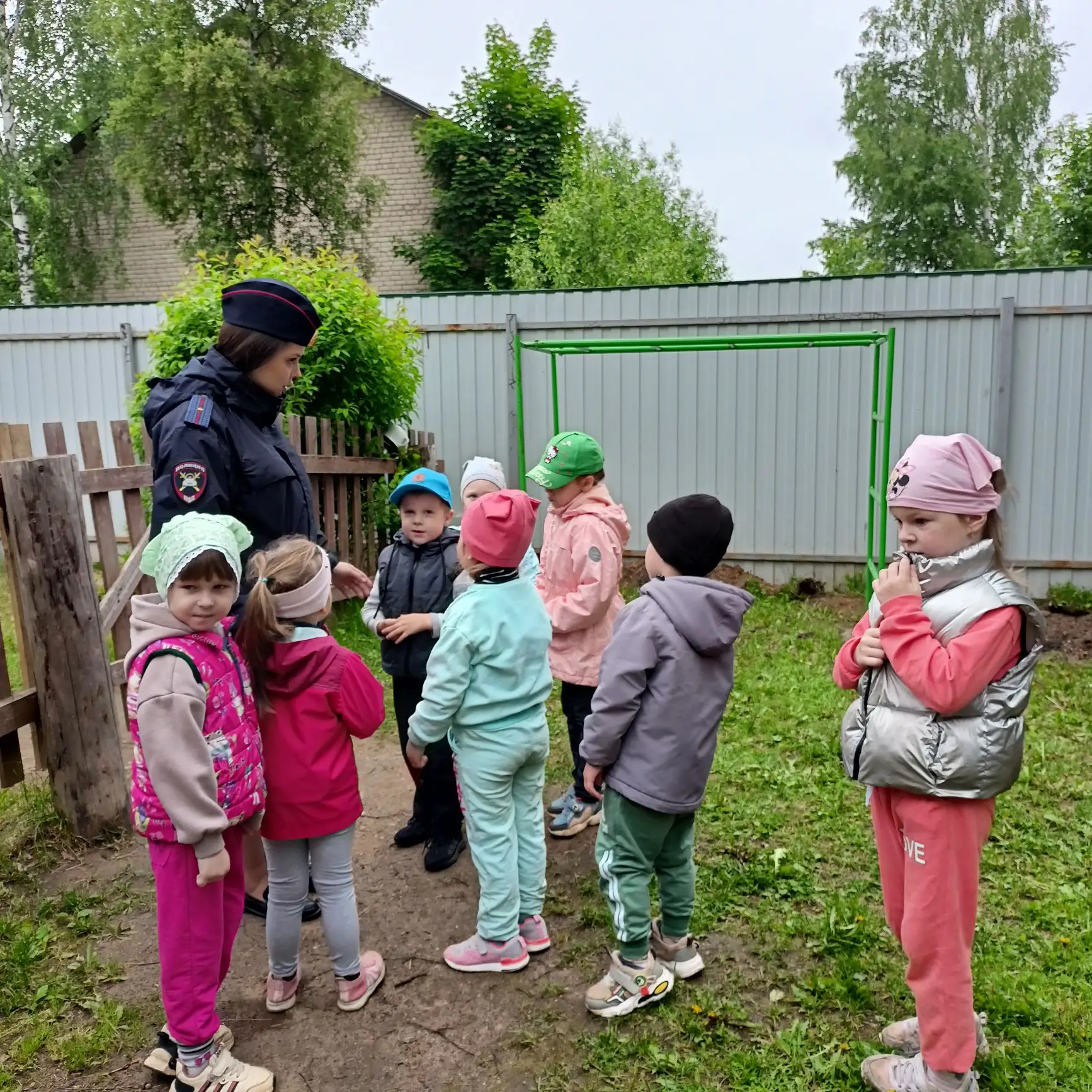У нас в детском саду было необычное занятие. К нам приехали гости из ГИБДД, чтобы расск...