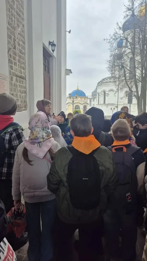 Обучающиеся 4-х классов на экскурсии в Николо-Угрешском монастыре.