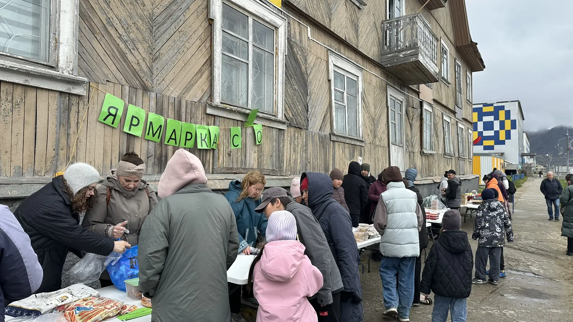 Сегодня возле Музея Беренгийского наследия прошла 28‑я благотворительная ярмарка в поддержку наших б