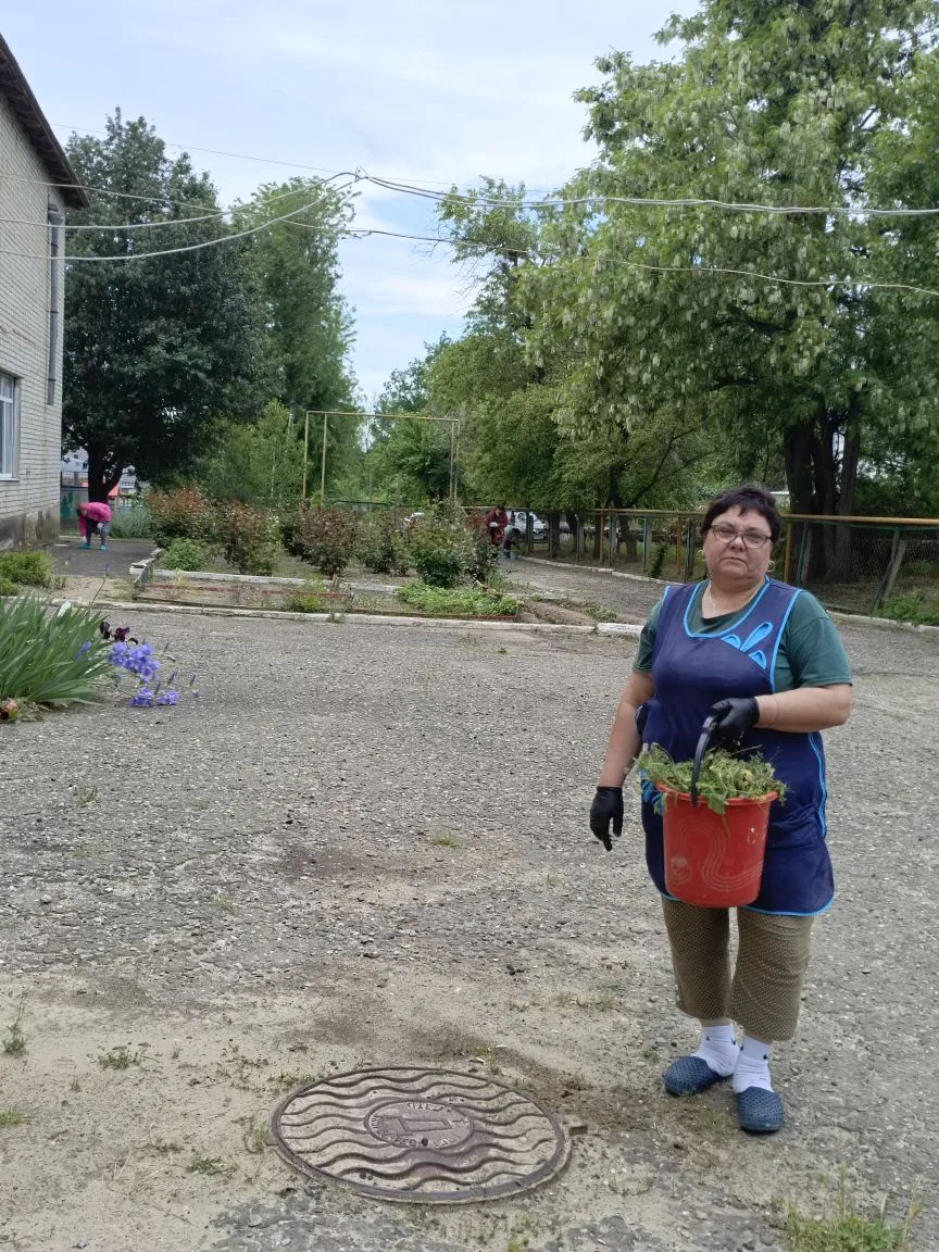 В нашем детском саду начались весенние субботники по уборке территории детского сада. С...
