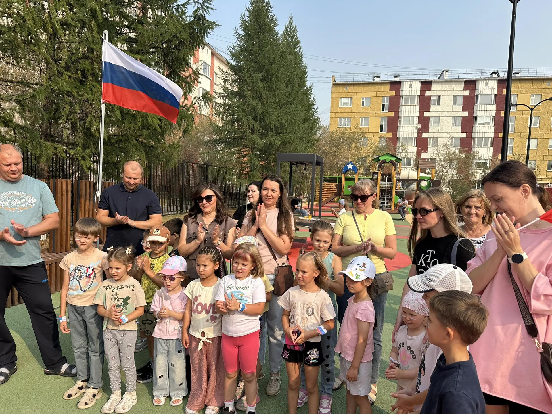 Сегодня,  22 августа - День Государственного флага Российской Федерации и на площадке  ...