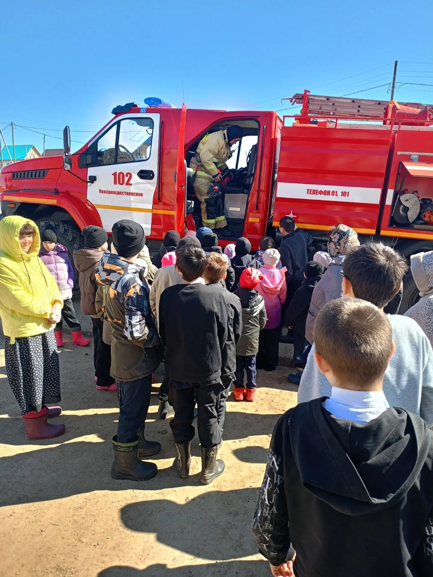 В Аитковской школе сотрудники пожарной части с.Новорождественское провели открытое мероприятие с пок