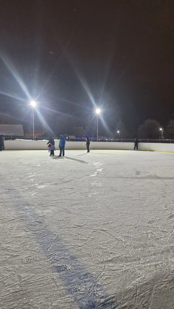 Сегодня 16 января каток на стадионе "Юность" работает с 18:15 до 21:00.