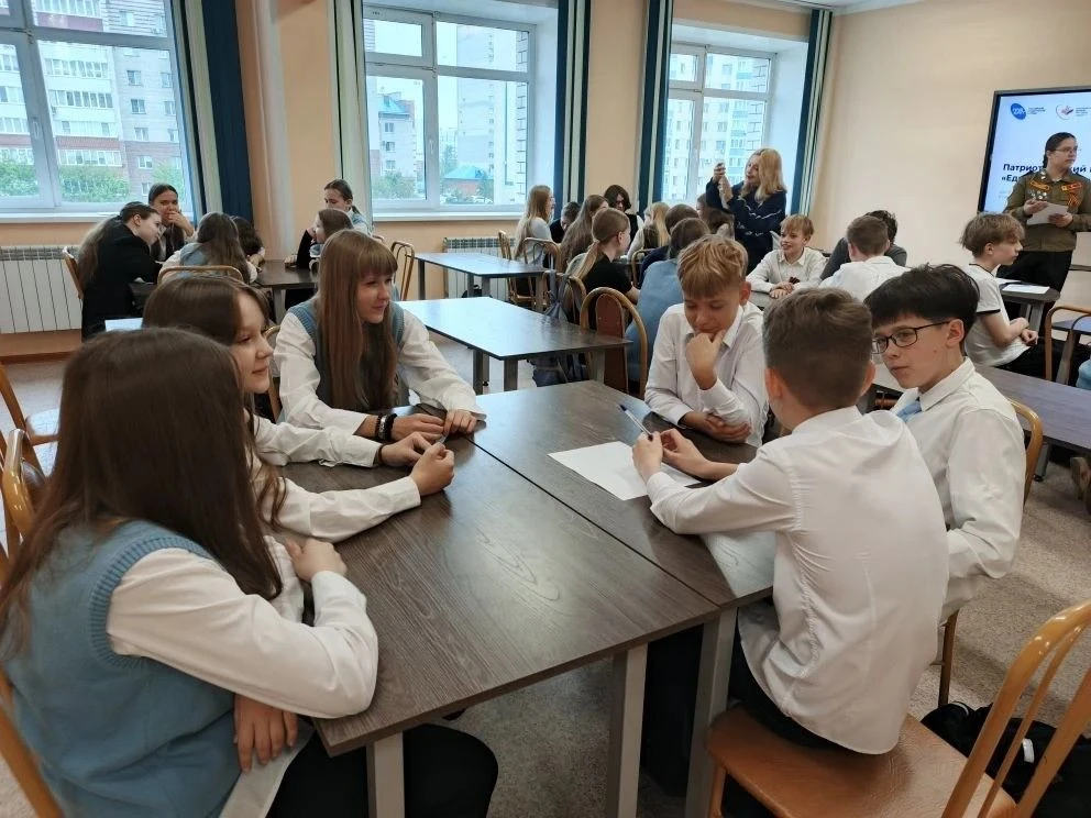 #помним   🇷🇺  Патриотическая игра «Единство Победы!»   Сегодня в нашей школе состоялась встреча с бо