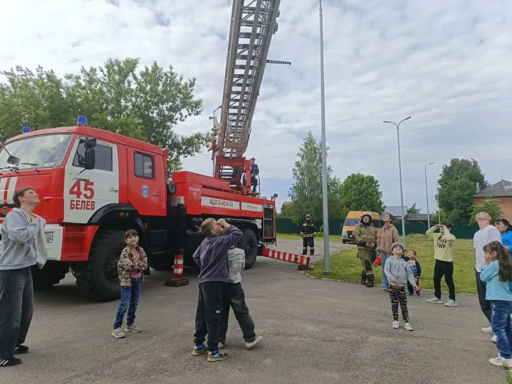 Юные спасатели: занятие с настоящими профессионалами! 🔥🚒В стационарном отделении соци...