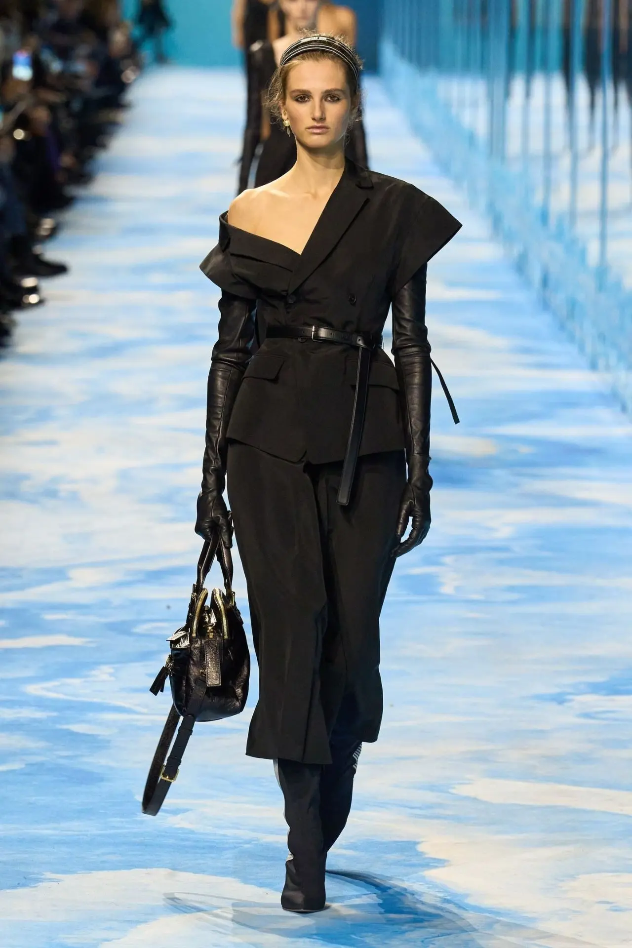 Высокая мода  Christian Dior, 2027.