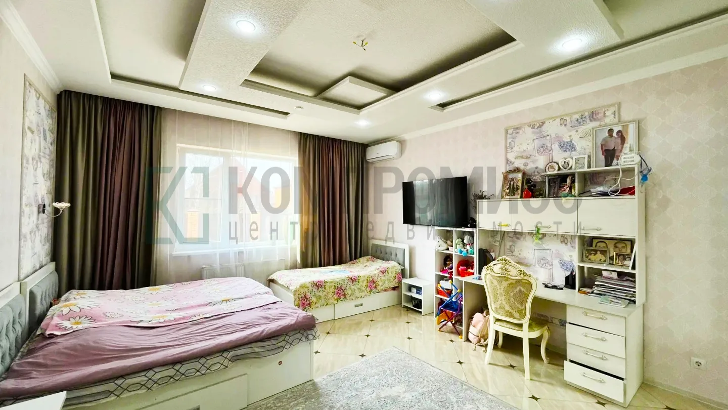 📍 Просторный кирпичный дом с большим садом    🏠 Дом:  ✅ 120 м², 3 спальни + кухня-гостиная  ✅ Тёплые