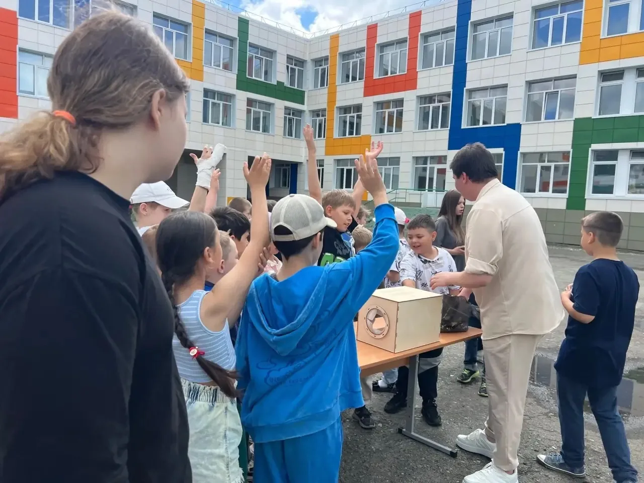 ☀️ Как прошёл наш день в лагере: зарядка, творчество и новые открытия!

🔋 Утро в нашем лагере дневн