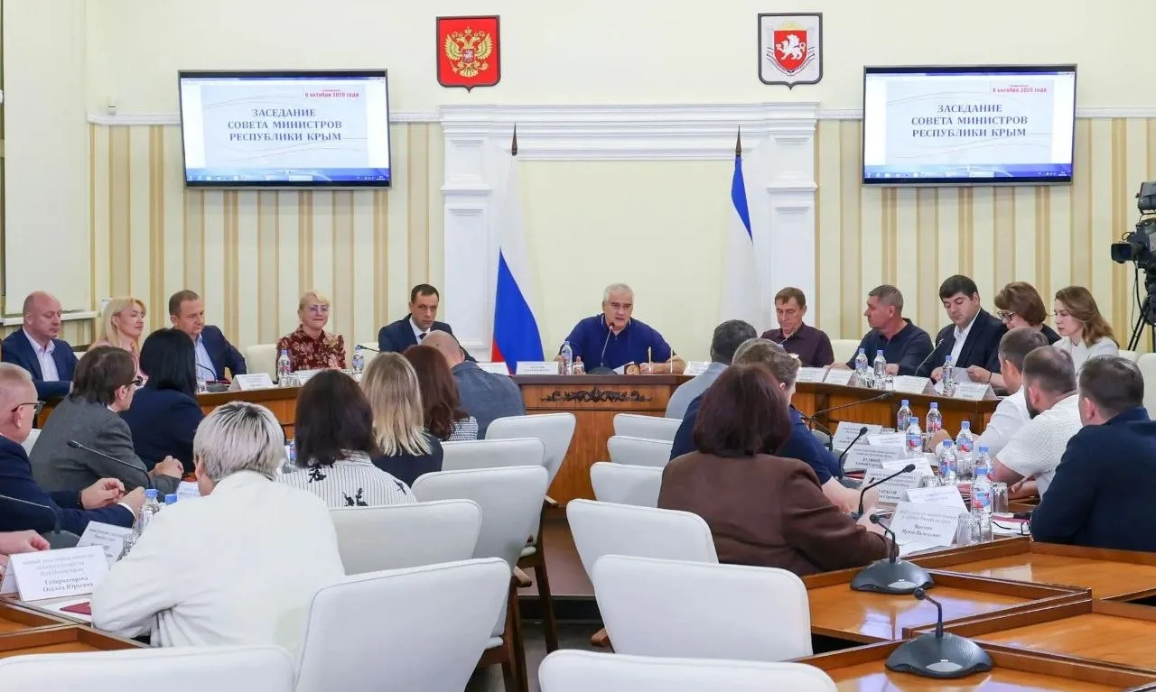 На заседании Совета министров Республики Крым рассмотрели комплекс вопросов жизнеобеспе...