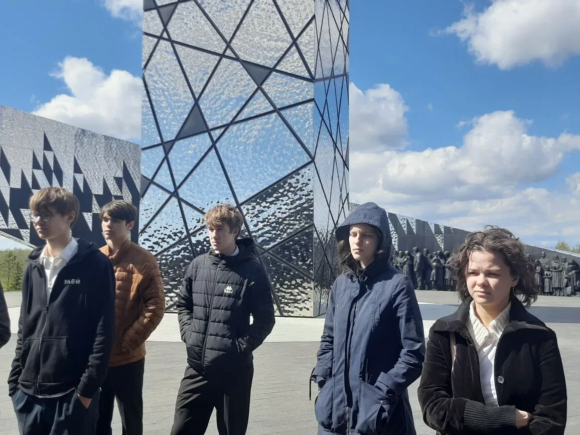 05.05.2026 📣 Экскурсия 10В класса: память, которая живёт в сердце 📣  5 мая  ученики 10В класса посет