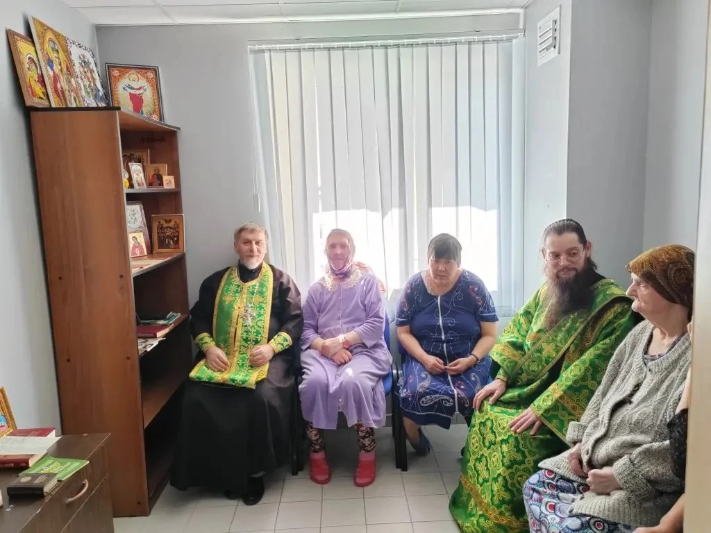 С праздником Святой Троицы!

На второй день Троицы  -Дух день-руководитель  епархиального отдела  Ан