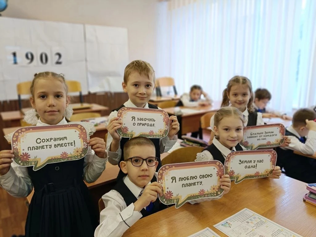 Сегодня в нашей школе прошли тематические занятия из цикла «Разговоры о важном», посвящённые Дню Зем